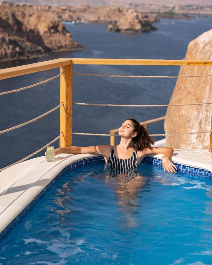 Benben By Dhara Hotels - Adults Only Ασουάν Εξωτερικό φωτογραφία A woman relaxing in a swimming pool